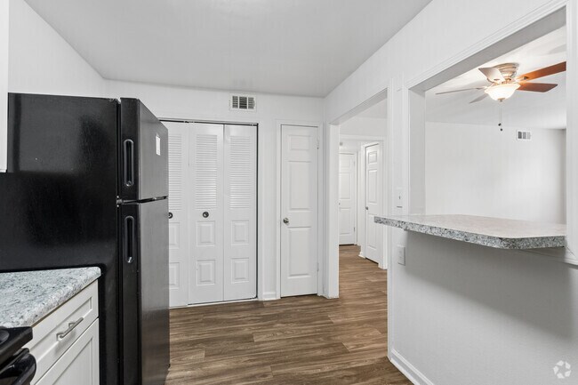 The Dogwood Plus 2 habitaciones, 1 baño - 862 pies cuadrados - Cocina - Brookview