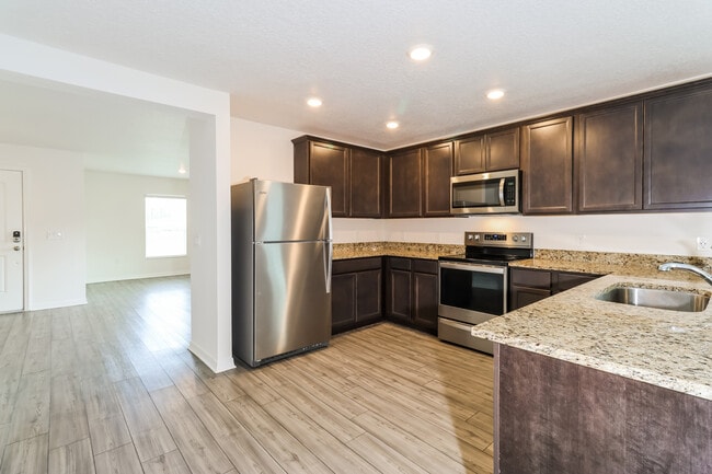 Photo - 250 Catalonia Ave NW