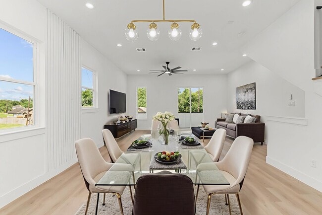 Photo - 3344 Sauer St