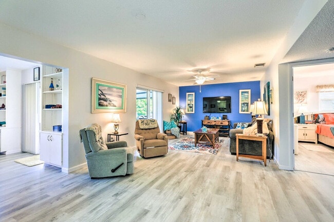 Photo - 572 Bellaire Dr Unidad ID1385787P