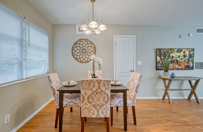 Photo - 2220 Eudine Dr W