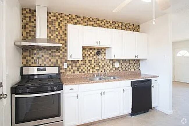 Building Photo - 57379 Yucca Trail Rental