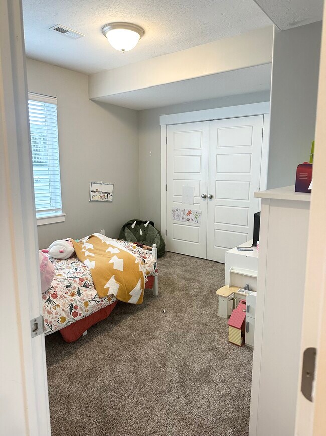 Photo - 9948 N Elkhorn Rd Unit Basement Apartment