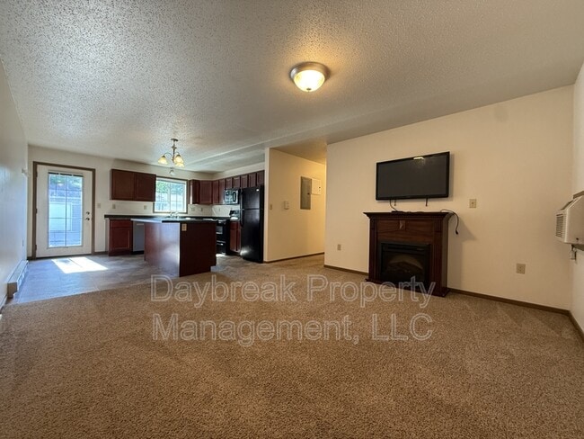 Photo - 317 16th St S