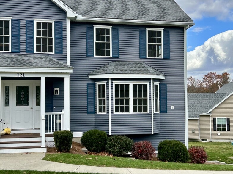 121 B Robin Hill Front