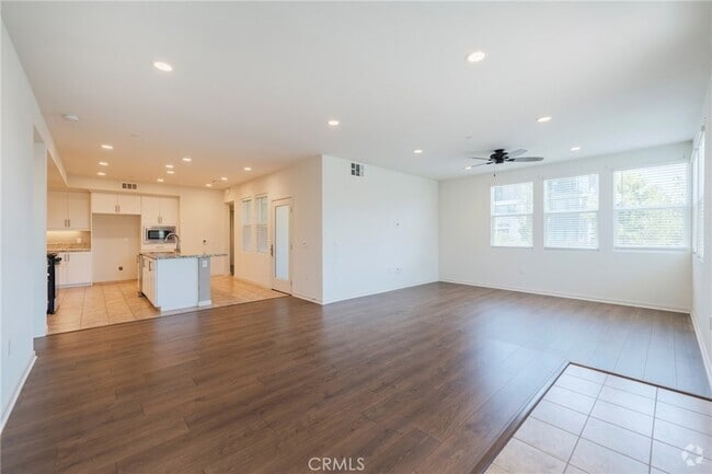 Building Photo - 1100 Epic Rental