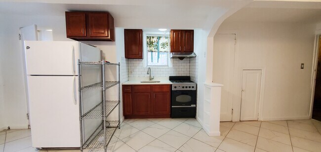 1. Kitchen - 2549 E 18th St Unit WALK-IN APT