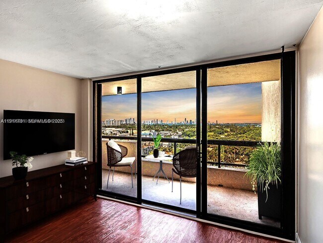 Photo - 2555 Collins Ave Unidad 1604