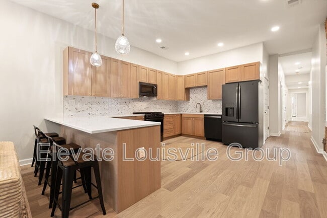 Photo - 825 E Chestnut St