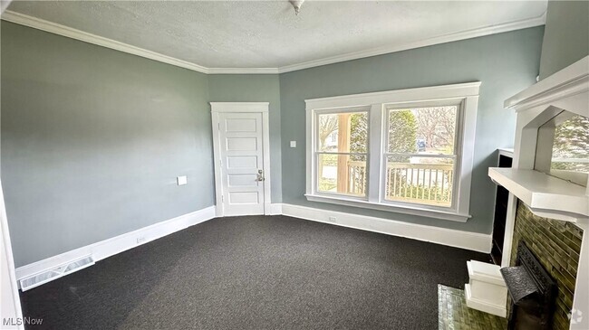 Building Photo - 770 E 91st St Unit Left Rental