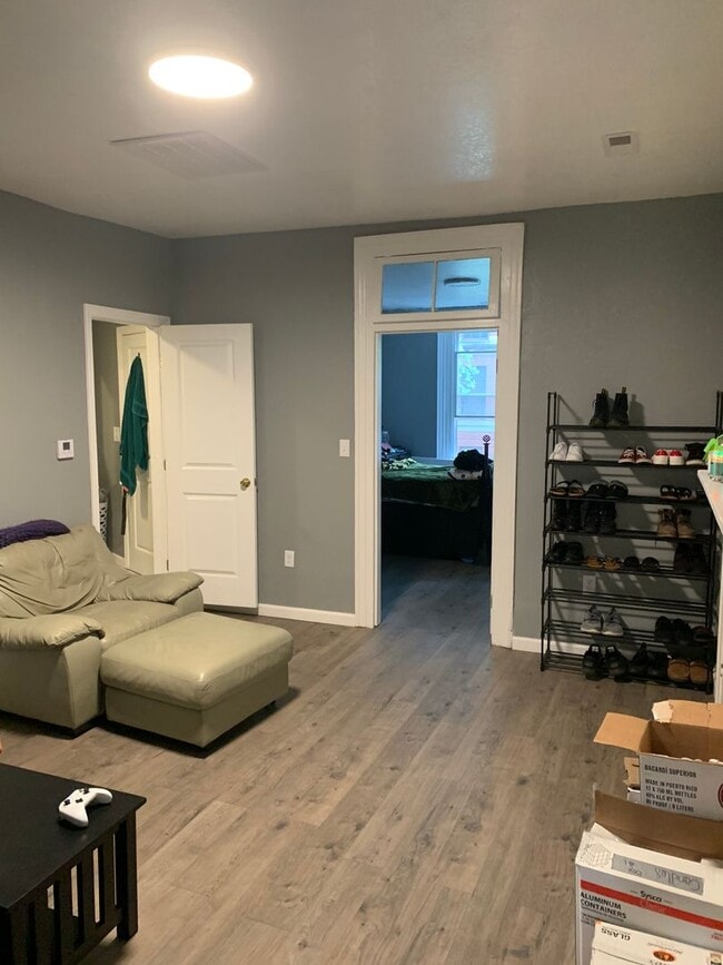 Building Photo - 903 E Cason st Unit 903 e carson st   Front