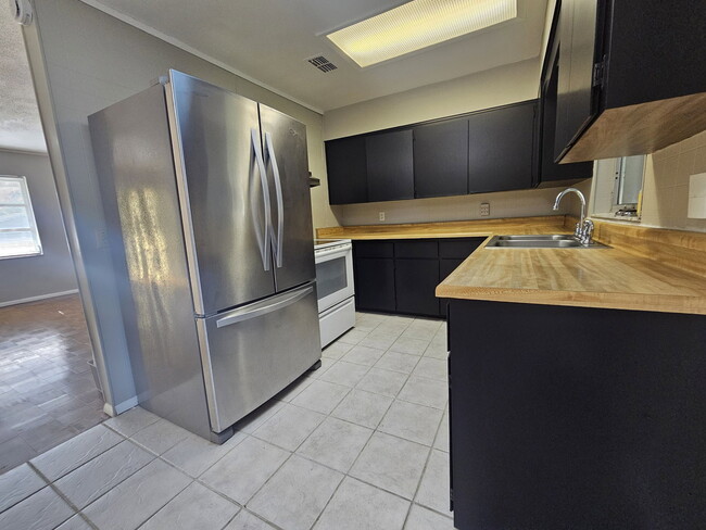 Photo - 907 Hamilton St