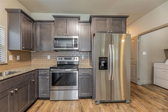 Photo - 512 E Akard St