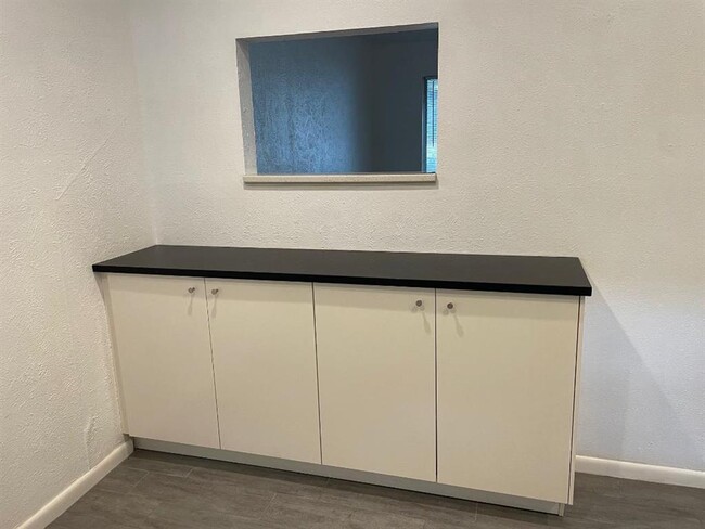 Photo - 6000 Grover Ave