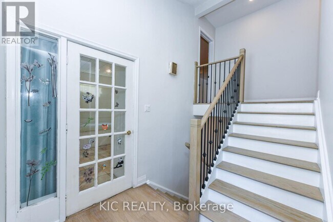 Photo - 69 Centre St N