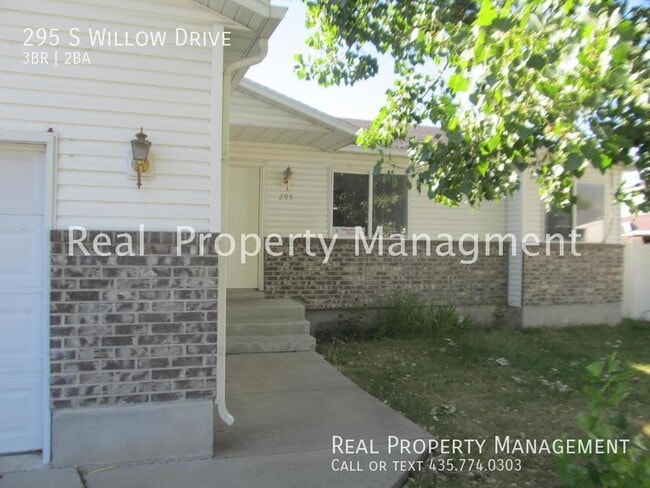 Building Photo - 295 Willow Dr
