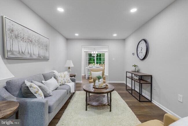 Photo - 2256 Gunsmith Square