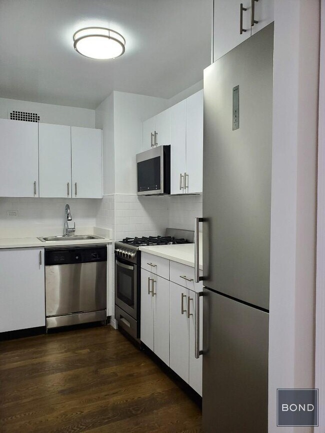 Building Photo - 96 Fifth Avenue Unit 2B Rental
