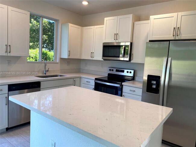 Photo - 2305 SE 10th St