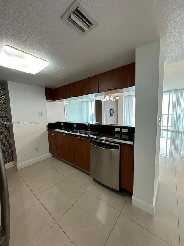 Photo - 1800 N Bayshore Dr