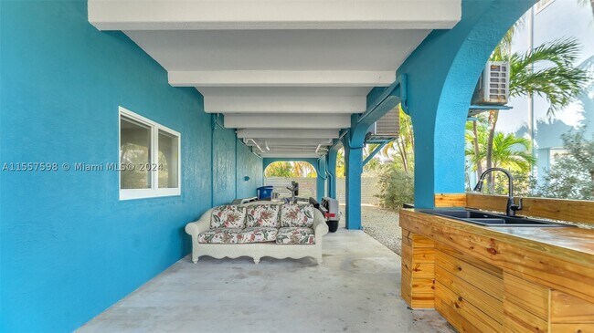 Photo - 441 La Fitte Rd