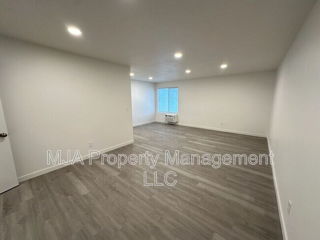 Photo - 498 East Fort Union Blvd Unit 498