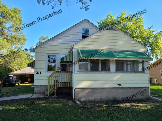 Building Photo - 211 Doris Ave