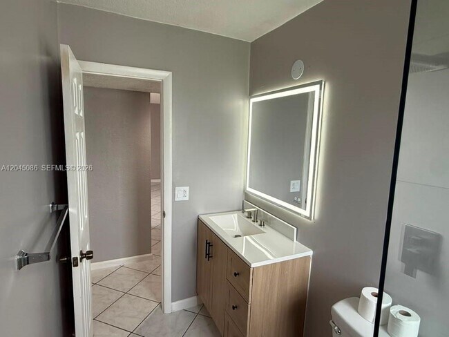 Photo - 5870 NW 16th Pl Unidad 4