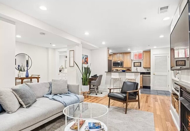 Photo - 1212 M St NW Unidad 100