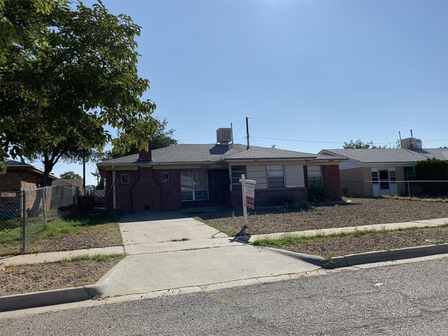Photo - 10092 Yukon St Casa