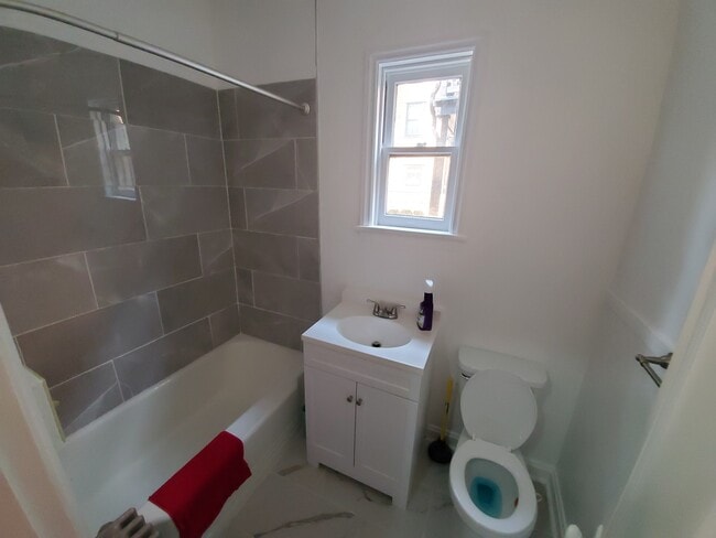 Photo - 166 E Pomfret St