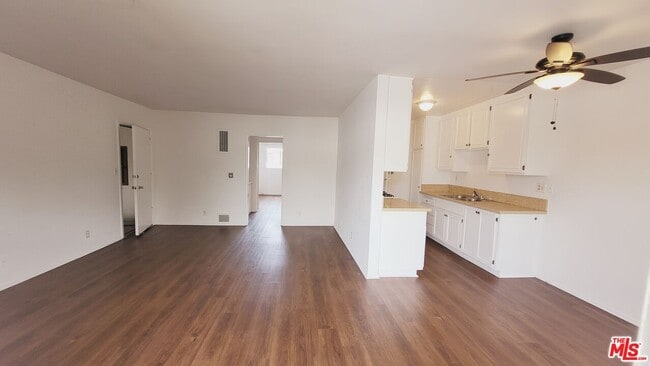 Building Photo - 818 7th St Unit 8 Rental