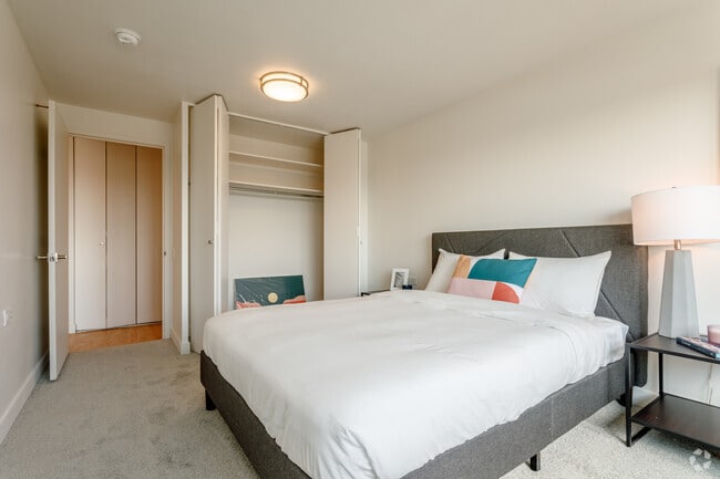 1BR, 1BA - 550 SF