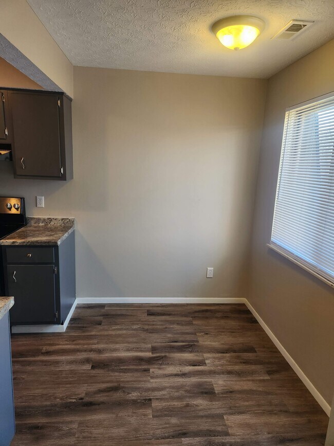 Comer en la cocina - 3196 Chateau Morse Ct Unidad 3196