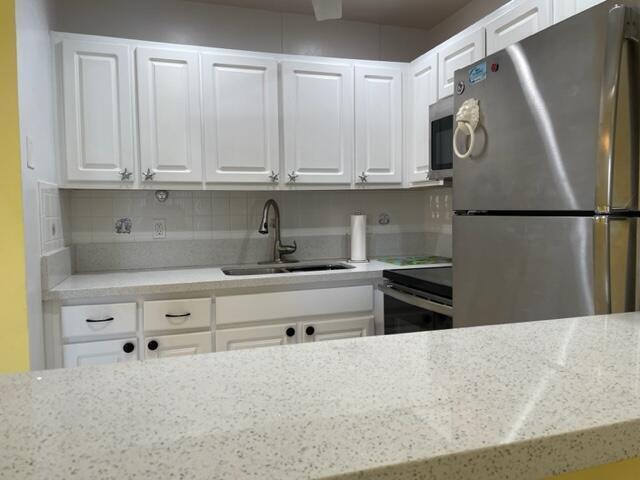 Building Photo - 2960 Lake Osborne Dr Unit 107