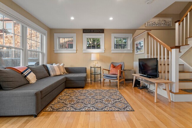 Photo - 8R Norwood Ave