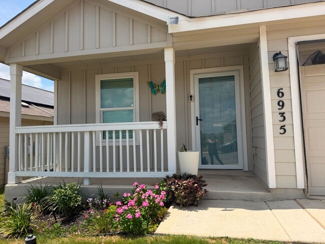Photo - Modern Comfort Meets Convenient Living in San Antonio