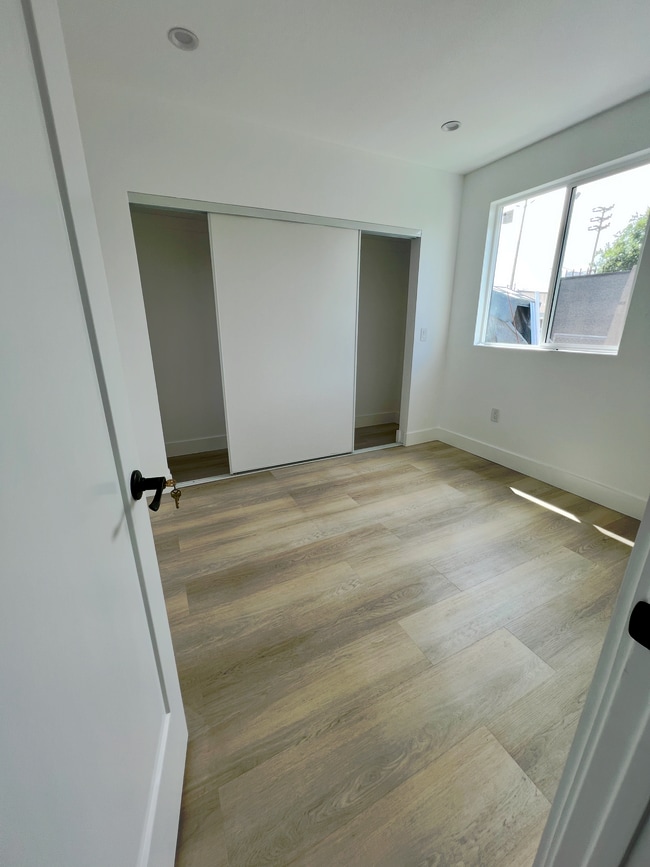 Photo - 756 E 94th St