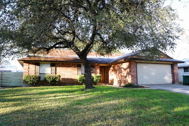 Building Photo - Charming 3-Bedroom Home in Heritage Park Estates.