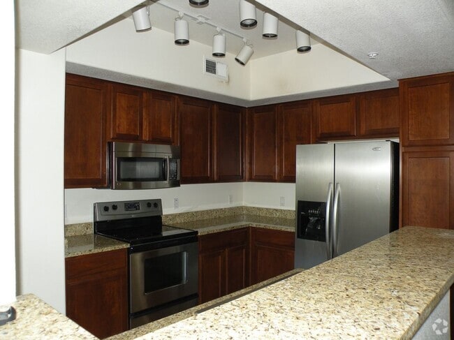 Building Photo - 2402 E 5th St Rental