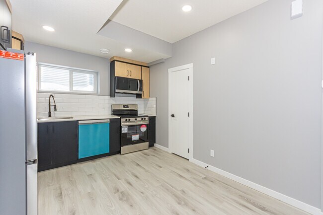 Photo - 11547 St Albert Trail NW Unité BSMT-13027