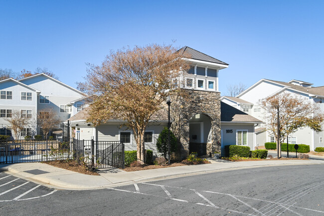 University Village at Charlotte -Student ONLY Apartments - Charlotte ...