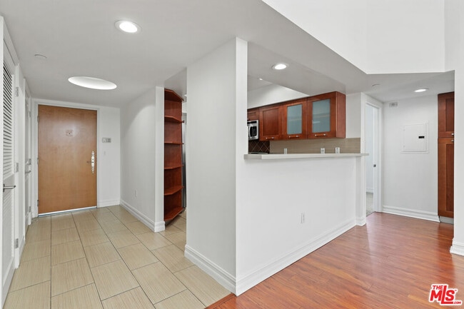 Photo - 1240 S Sherbourne Dr Unit ph5