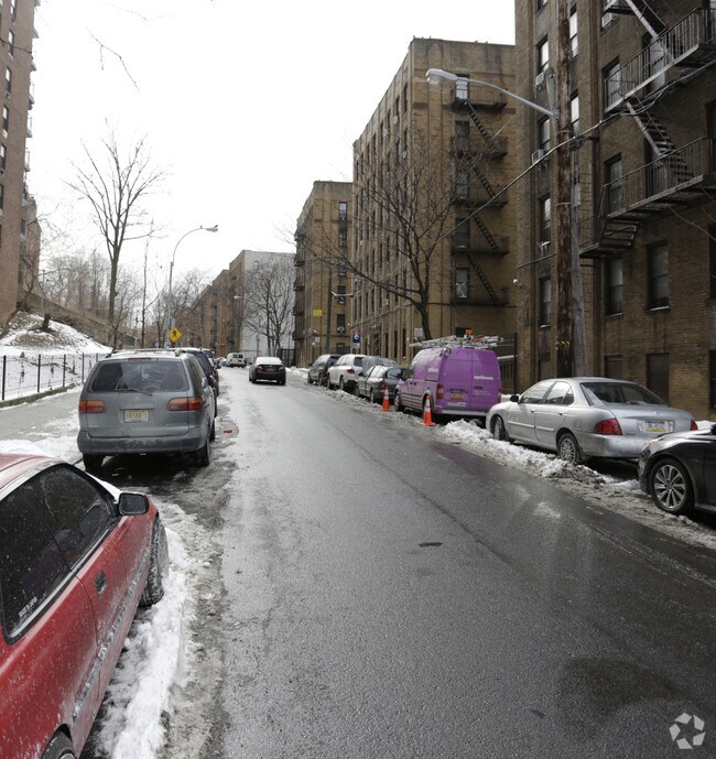 Photo - 1632 Undercliff Ave