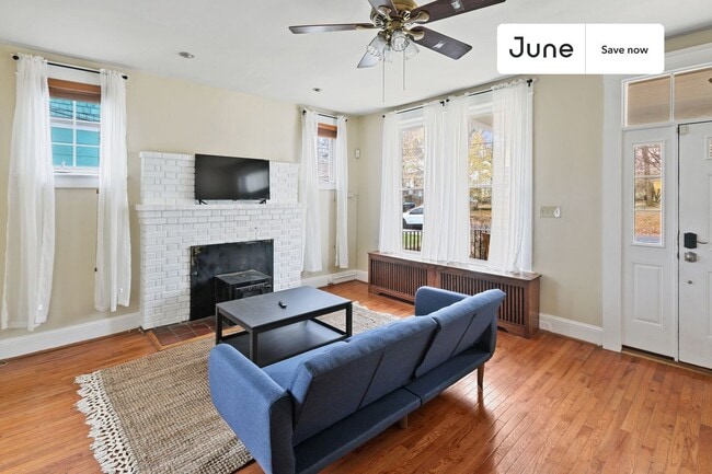 Photo - 1334 Newton St NE
