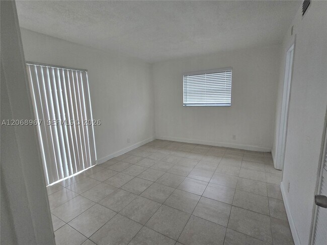 Photo - 8740 N Sherman Cir Unit 308