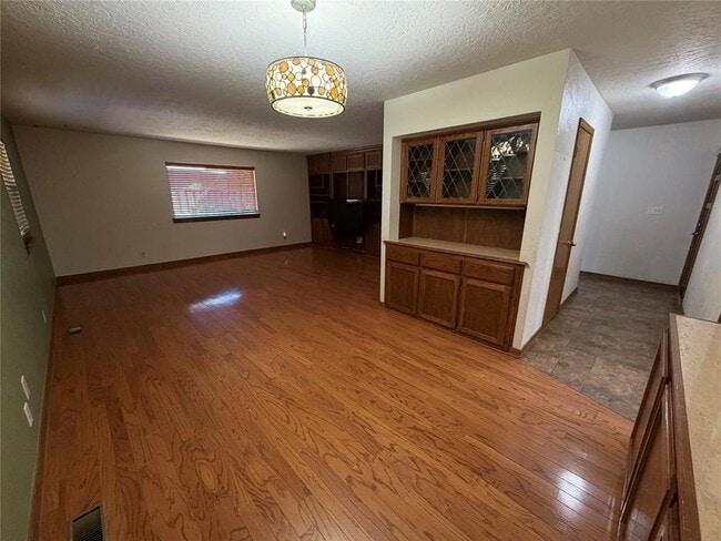 Photo - 2517 Chateau Dr