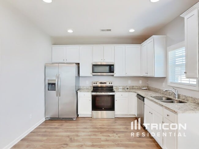 Photo - 917 Stokewood Pl