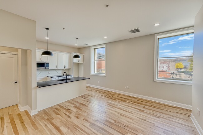 Building Photo - Lackawanna Ave Unit 304