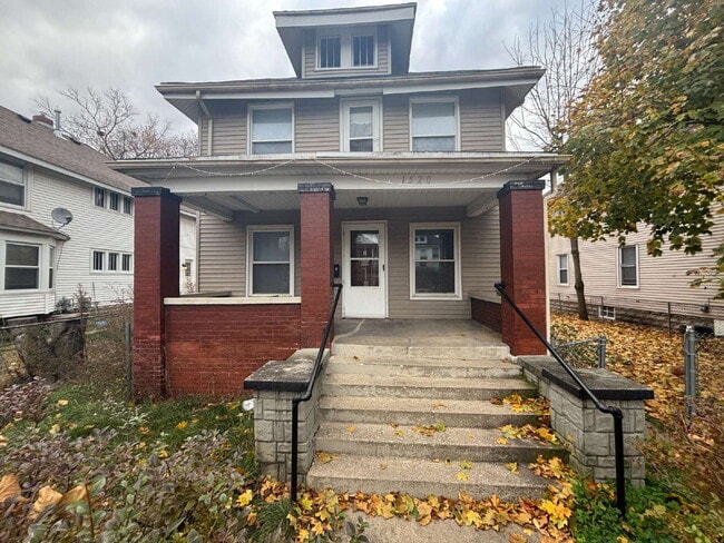 Photo - "Charming 2-Bed Duplex Gem in Grand Rapids – Perfect Location on Quarry Ave!" Unidad 1